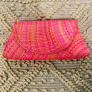 Hype straw clutch